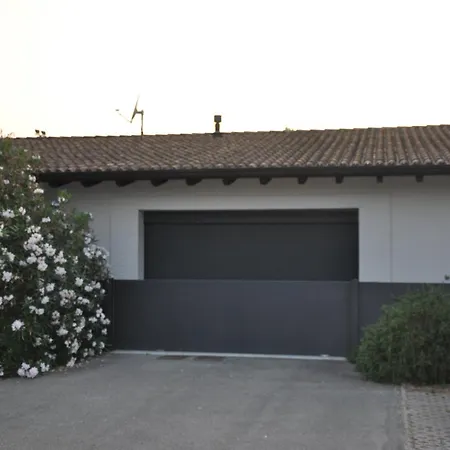 Willa Minimal Design Free Parking Garden