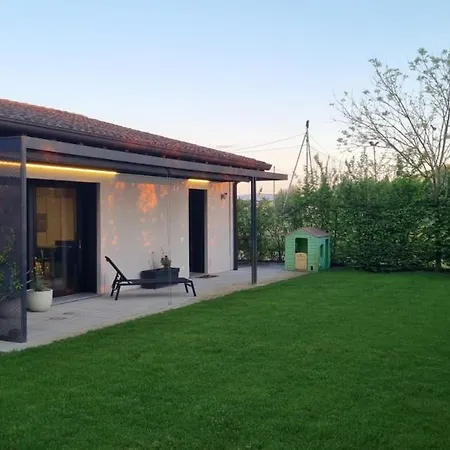 Minimal Design Free Parking Garden Palazzina (Emilia-Romagna)