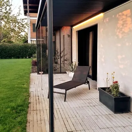 Minimal Design Free Parking Garden וילה *