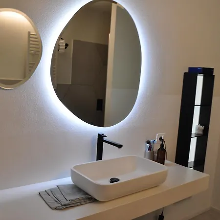 Minimal Design Free Parking Garden