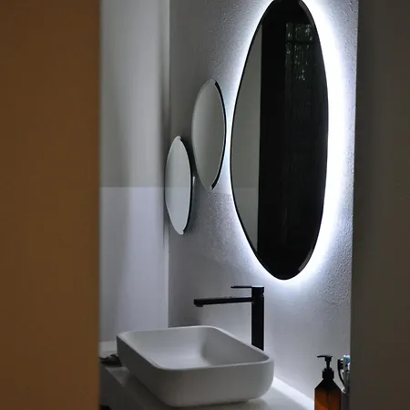 Minimal Design Free Parking Garden וילה