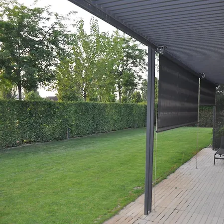 Minimal Design Free Parking Garden Willa Palazzina (Emilia-Romagna)