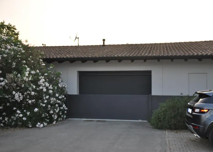 Willa Minimal Design Free Parking Garden