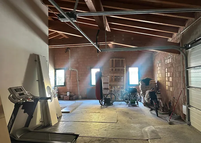 Minimal Design Free Parking Garden Palazzina (Emilia-Romagna)