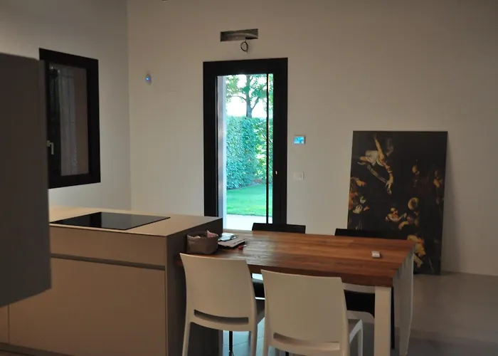 Minimal Design Free Parking Garden Villa