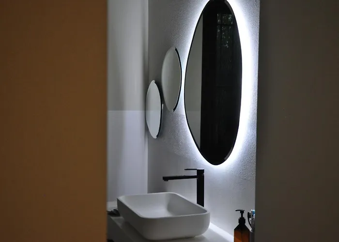 Minimal Design Free Parking Garden Villa