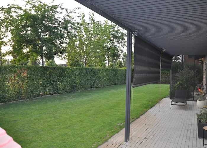 Minimal Design Free Parking Garden Willa Palazzina (Emilia-Romagna)