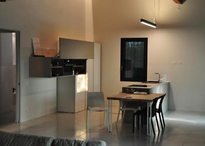 Minimal Design Free Parking Garden * Palazzina (Emilia-Romagna)