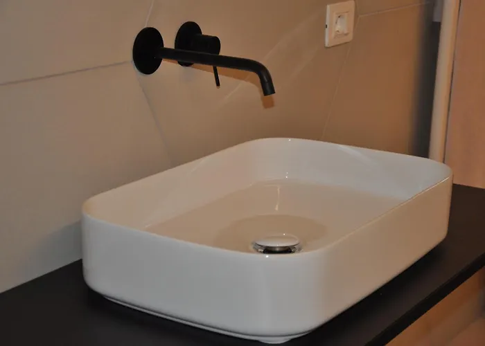 Minimal Design Free Parking Garden