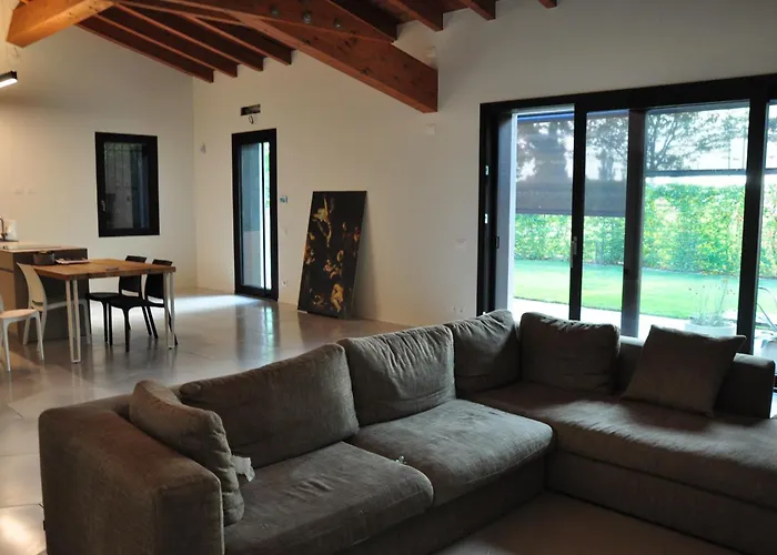 Willa Minimal Design Free Parking Garden