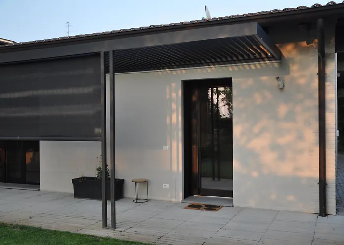 Minimal Design Free Parking Garden Villa *